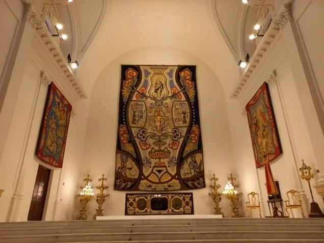El tapiz mayor de la Basílica de San Francisco “La Glorificación de San Francisco”, y los tapices menores