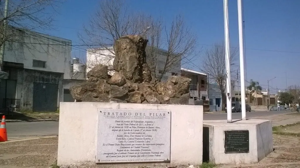 Monumento al “Tratado del Pilar”