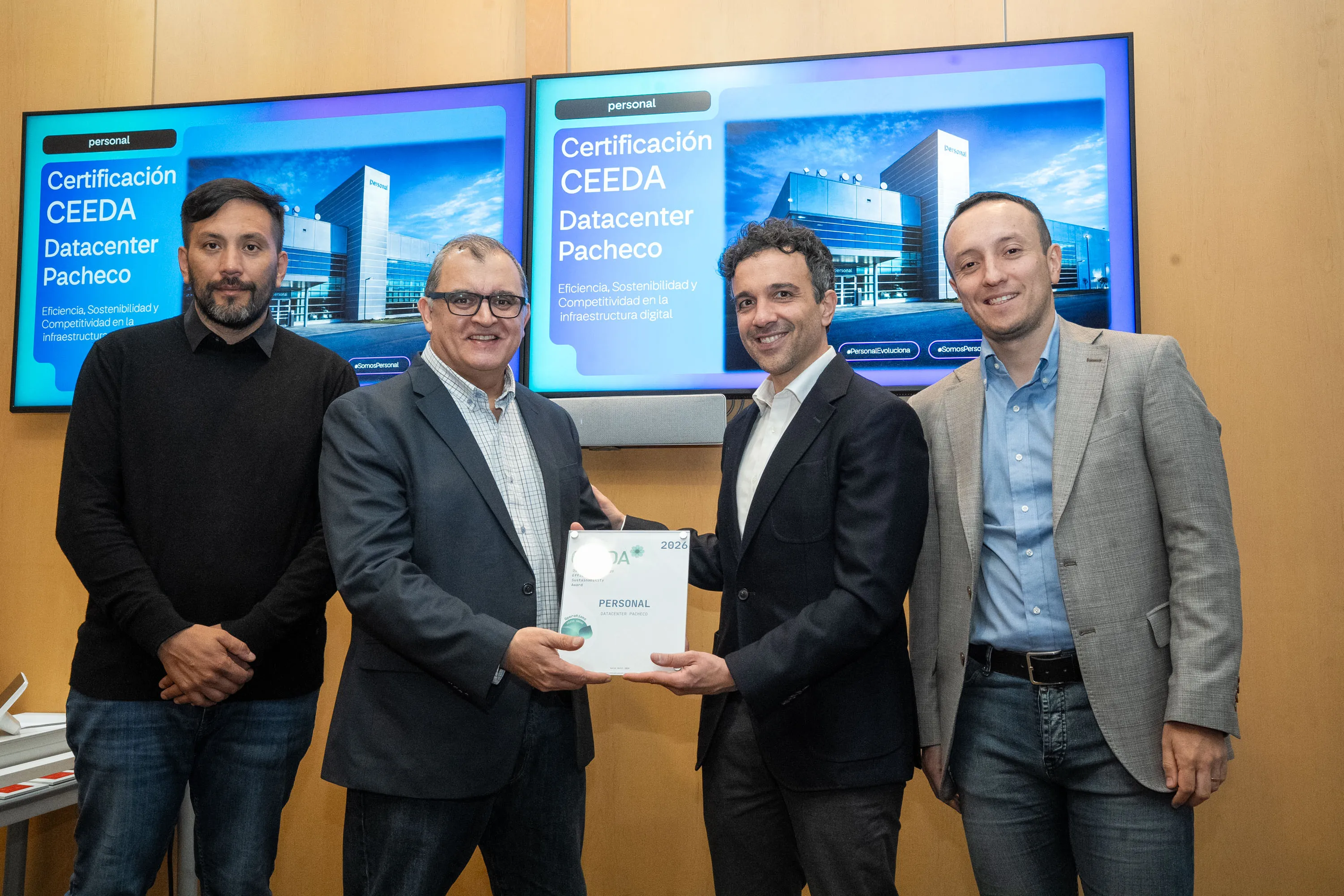 German Mansilla, Gerente Medio Ambiente;claudio Silva, Gerente Datacenter;v&iacute;ctor Segura Garc&iacute;a, Latam Market Director at Dcd & Ceeda;daniel Morales Cubillos, Gerente Solutions Cloud E Infra