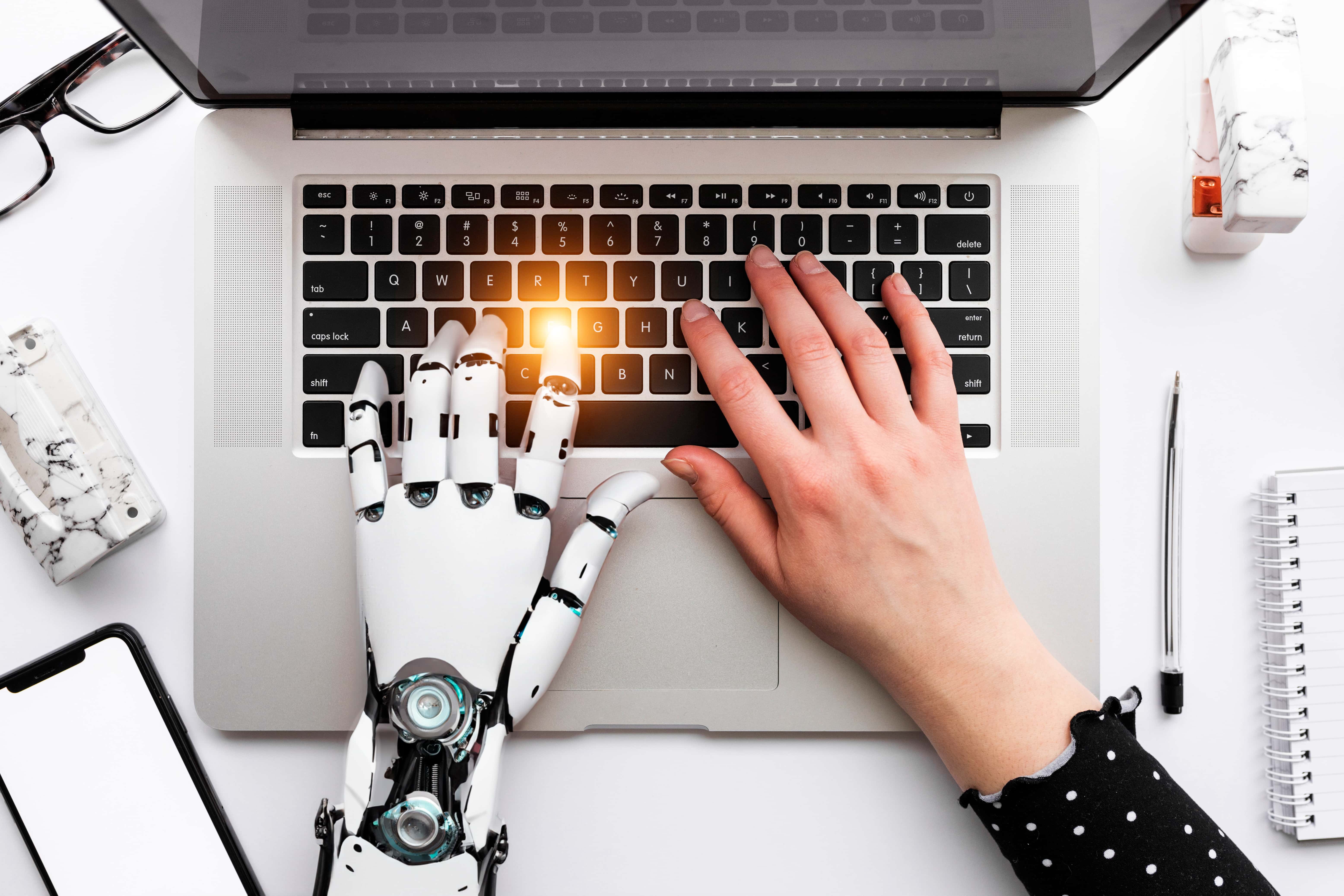 Inteligencia Artificial y empleo IT: los trabajos no desaparecen, cambian (y rápido)