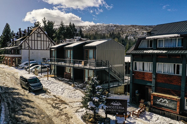 Dos propuestas de construcción versátil y rápida para integrar turismo y naturaleza - Imagen 1