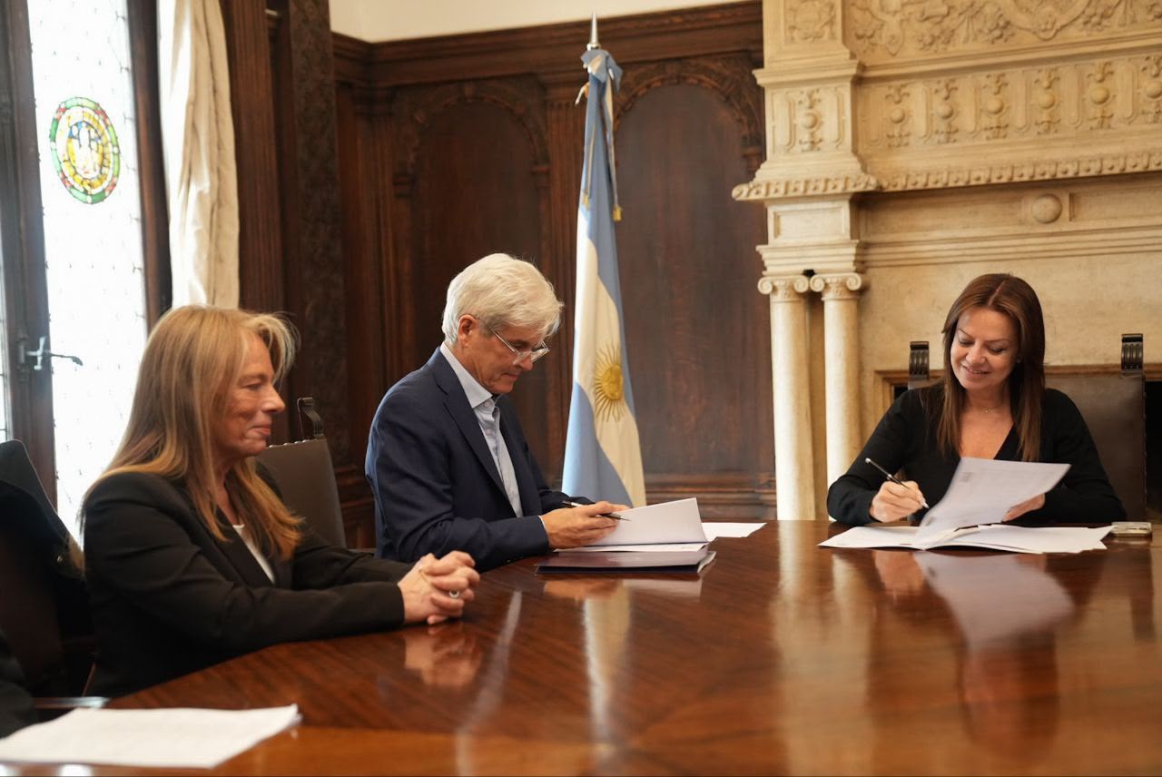 NESTLÉ® y el Ministerio de Capital Humano firman una alianza para capacitar a jóvenes argentinos - Imagen 1