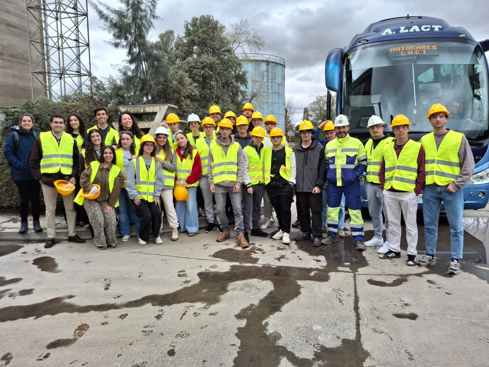 Estudiantes de Ingeniería Civil de la Universidad de Sevilla visitan la fábrica Portland de Alcalá de Guadaíra