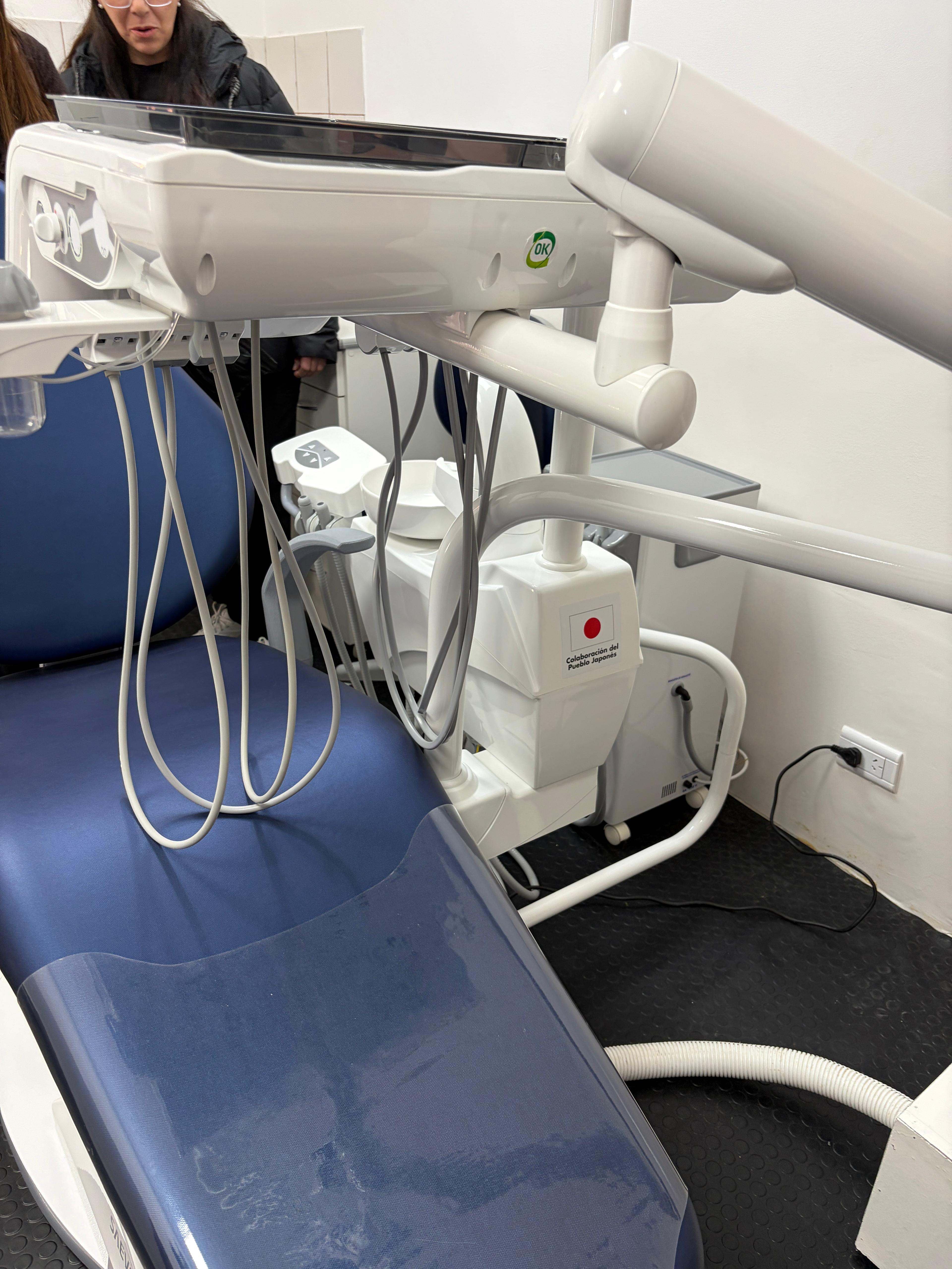 Japón realizó una donación de equipamiento odontológico al CIC 17 de Octubre de Caleta Olivia.  - Imagen 2