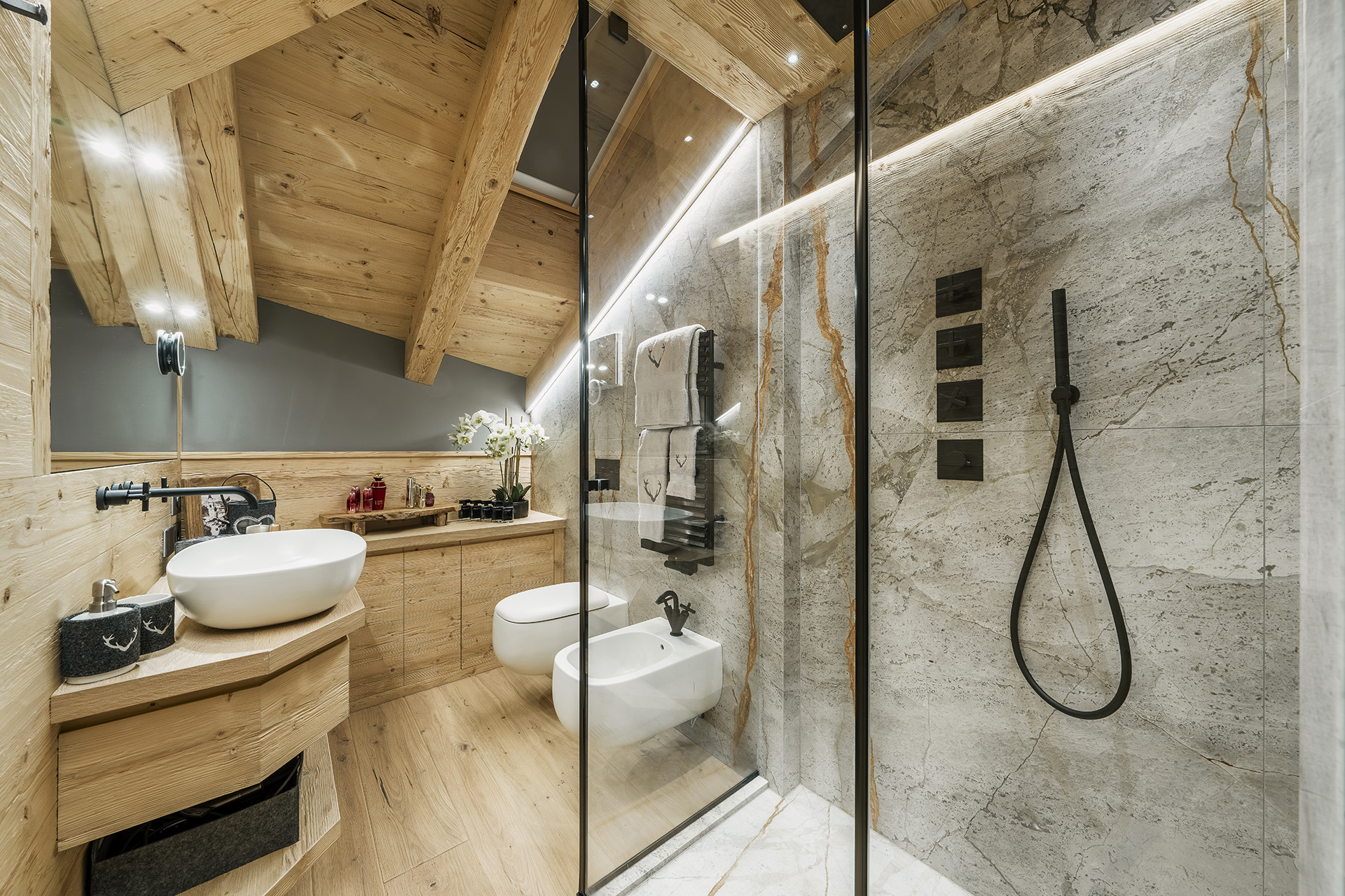 Bajo el cielo de los Dolomitas - Imagen 1