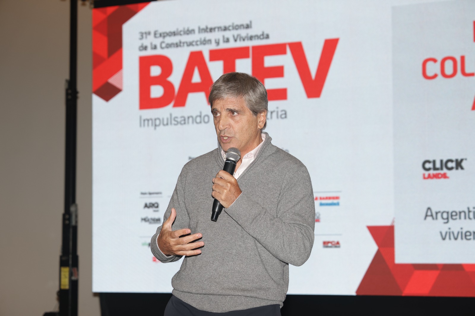 Caputo abrió BATEV 2026 con un llamado a invertir: "El crédito es lo que mueve la economía" - Imagen 1