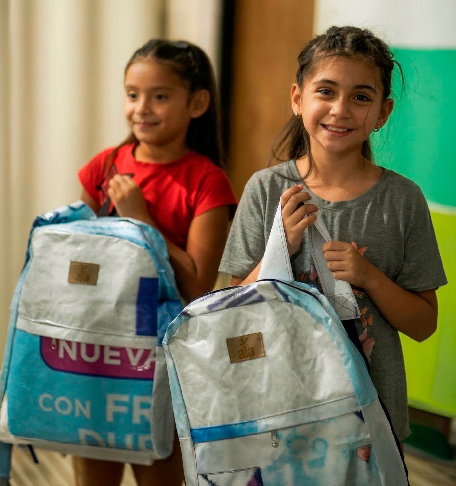 De material publicitario a mochilas escolares: Ala impulsa una iniciativa de reutilización con impacto social - Imagen 3
