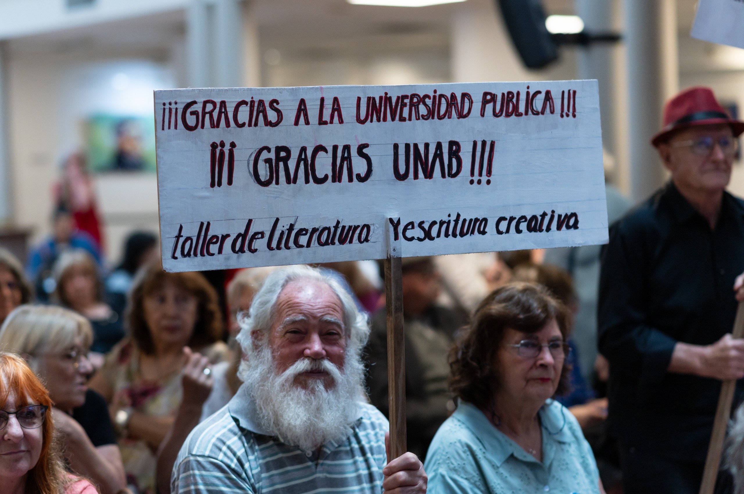 La UNaB abre la inscripción a su Programa para Adultos Mayores: cursos de tecnología, idiomas y arte