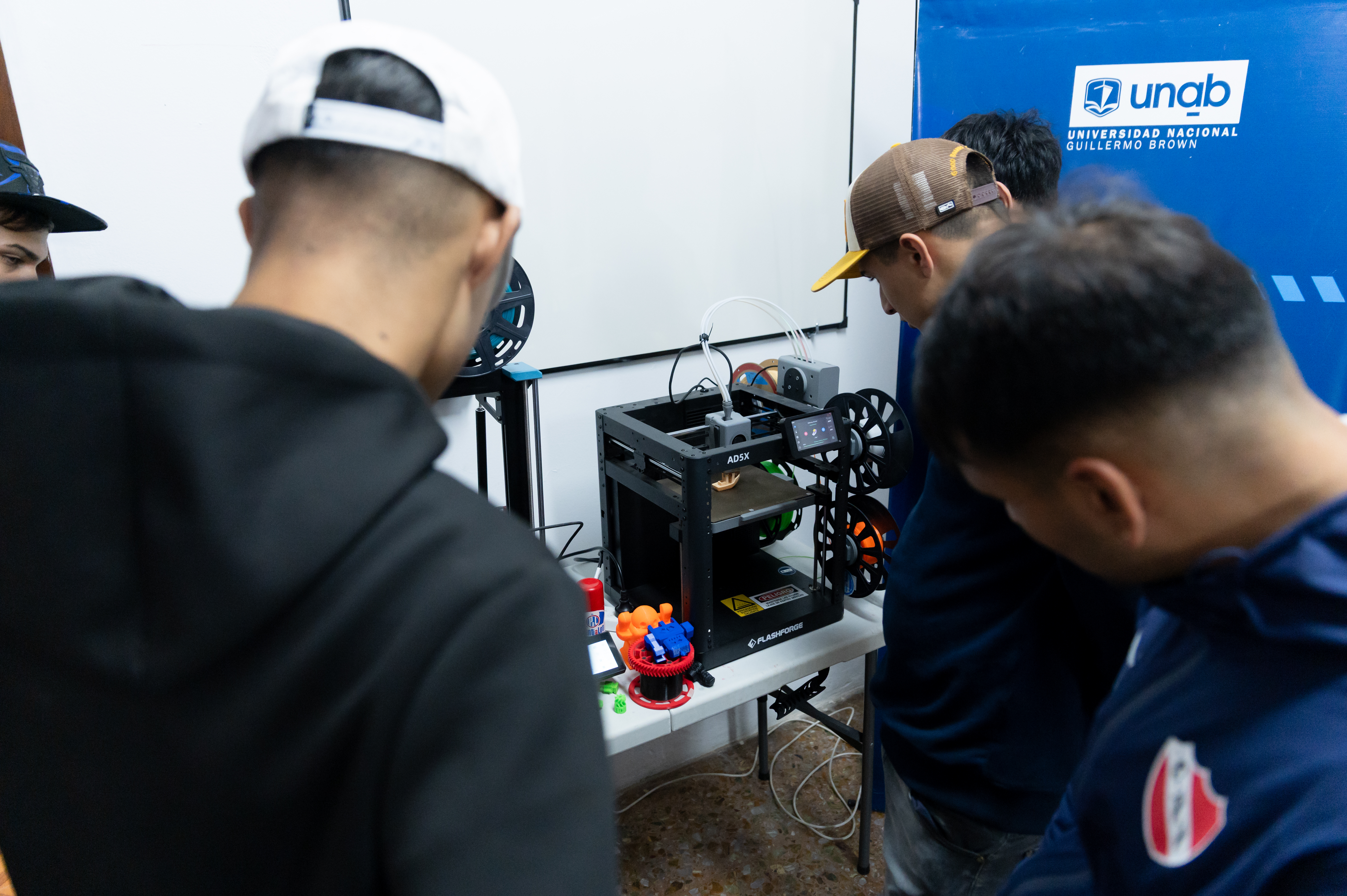 Jóvenes del programa Involucrados exploraron el mundo de la ciencia y la tecnología