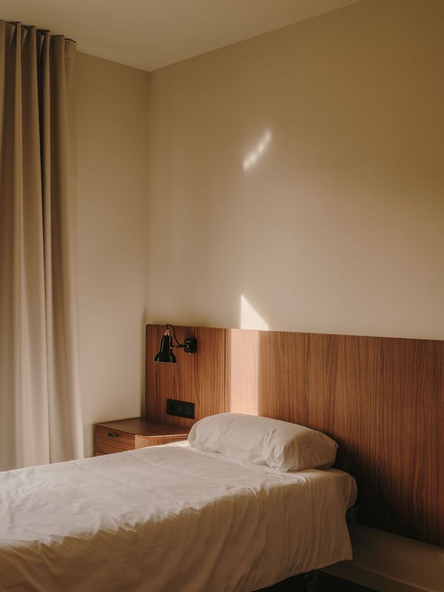 Miriam Castells Studio convierte una residencia para mayores en Collserola en un hogar donde el diseño cuida - Imagen 7