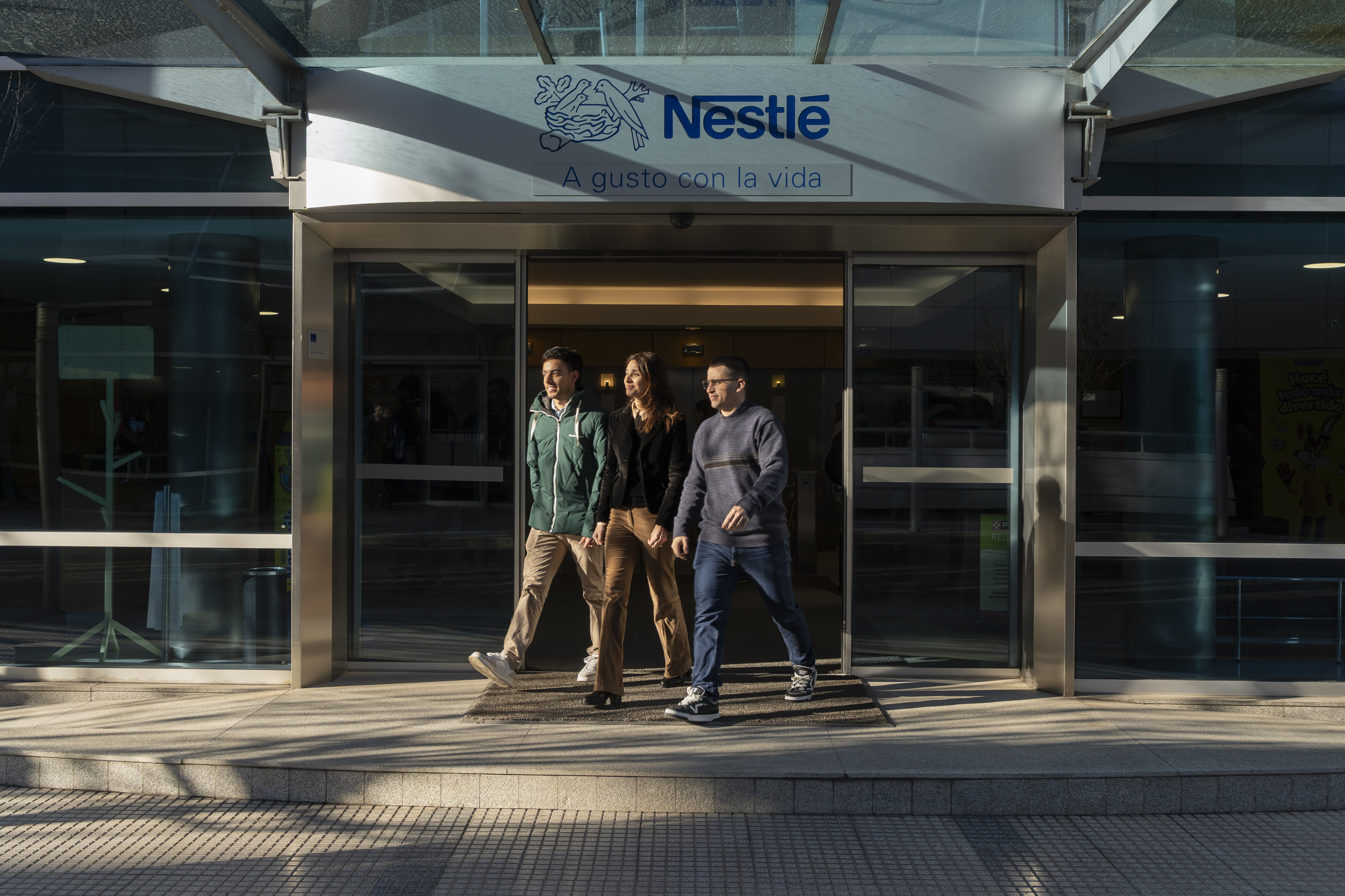 NESTLÉ® refuerza su compromiso con el desarrollo del talento joven a través de su Programa de Jóvenes Profesionales para plantas - Imagen 1